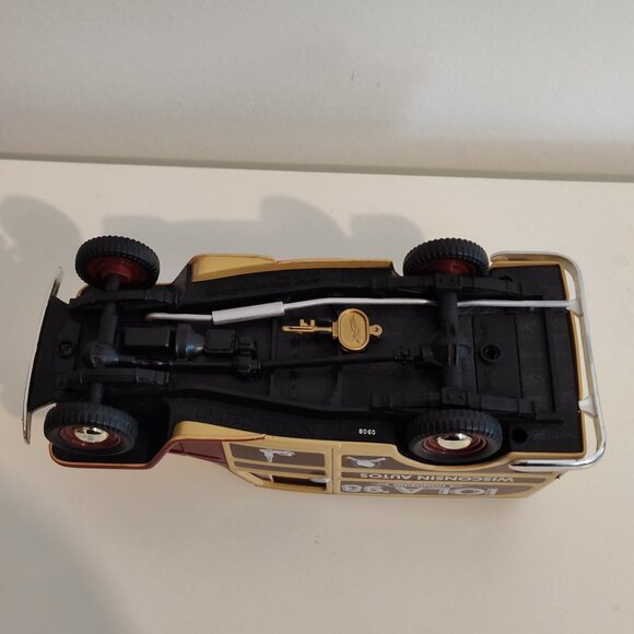 Liberty Classics 1953 Jeep-Willys panel delivery van locking coin bank, EUC - Picture 6 of 8